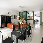 Guesthost - Spacious In Ματέρα