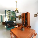 Διαμέρισμα Guesthost - Spacious In