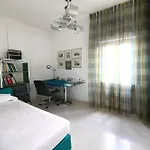 Διαμέρισμα Guesthost - Spacious In