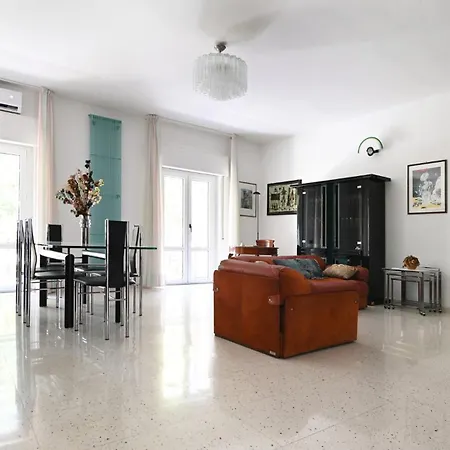 Guesthost - Spacious In * Matera