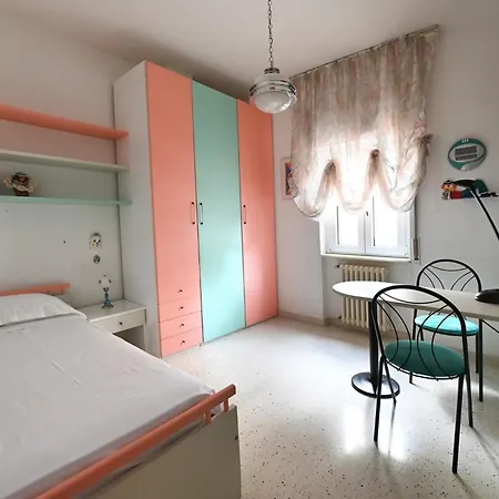 Guesthost - Spacious In *