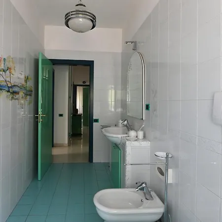 Guesthost - Spacious In