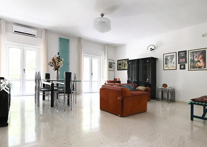 Guesthost - Spacious In * Matera