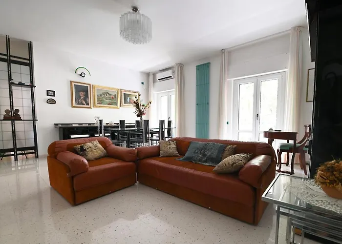 Guesthost - Spacious In Apartment